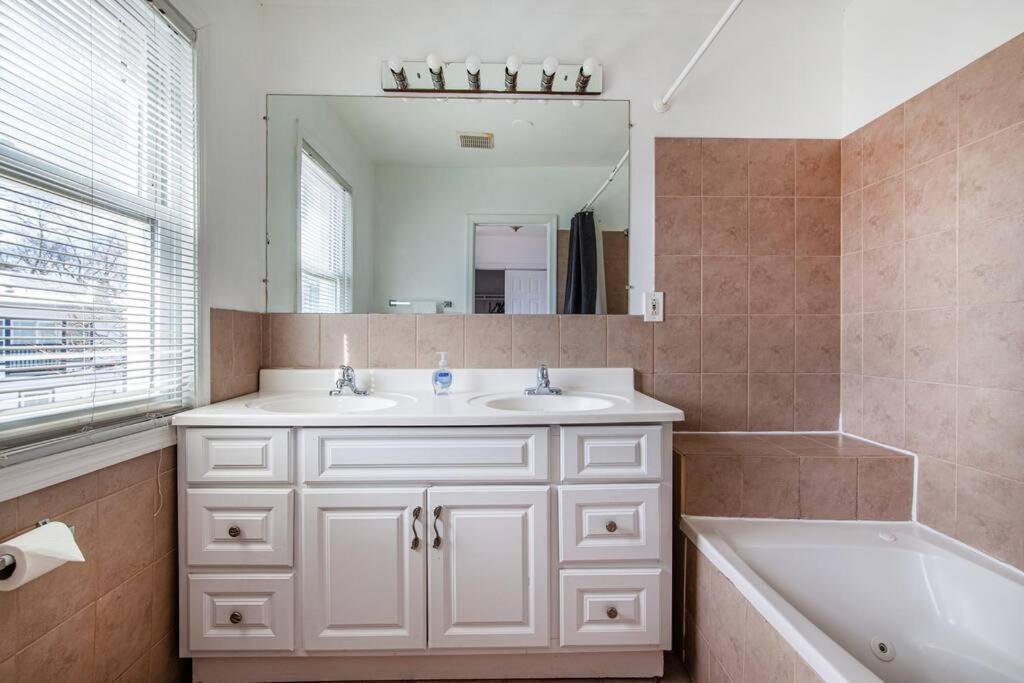 Relaxing, Spacious, Private, Walkable In Petworth! Washington Exterior photo
